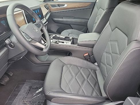 Used 2024 Volkswagen Atlas SE image 11