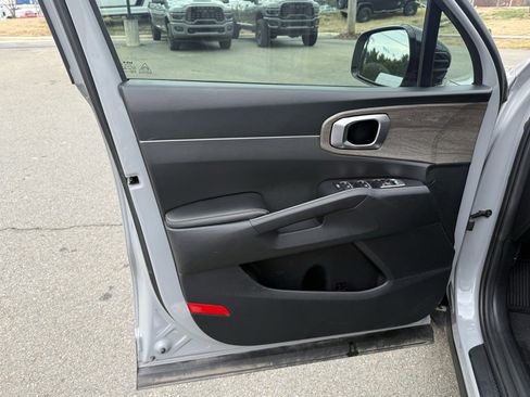 Used 2023 Kia Sorento EX image 13