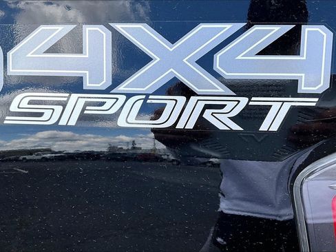 Used 2022 Toyota Tacoma TRD Sport AWD/4WD image 8