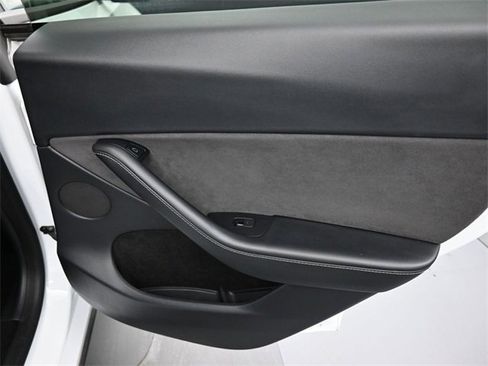 Used 2023 Tesla Model Y Long Range image 18