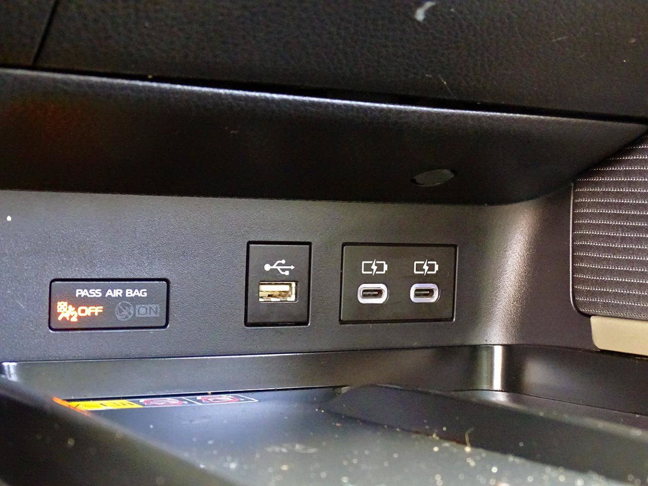 Used 2025 Toyota Camry SE w/ Convenience Package FWD image 33
