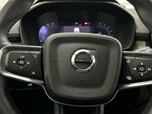 Certified 2024 Volvo XC40 B5 Core image 12