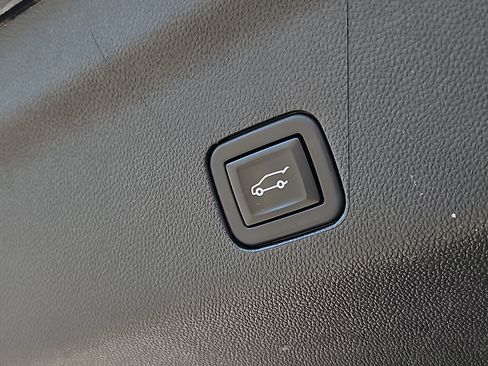 Used 2022 GMC Yukon AT4 image 31