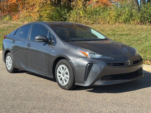 Used 2019 Toyota Prius LE FWD image 5