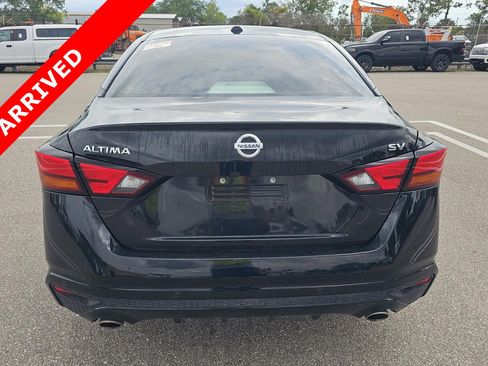 Used 2021 Nissan Altima 2.5 SV w/ SV Premium Package FWD image 4