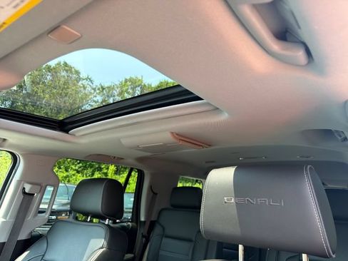 Used 2018 GMC Yukon Denali w/ Open Road Package AWD/4WD image 35