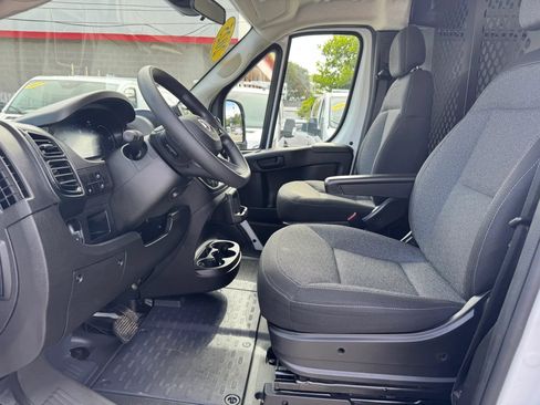 Used 2025 RAM ProMaster 2500 w/ U-Haul Equipment Group FWD image 24