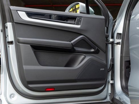 Certified 2025 Porsche Cayenne image 21