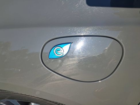 Used 2022 Chrysler Pacifica Touring-L w/ Uconnect Theater Family Group FWD image 10