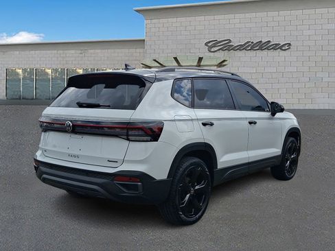 Used 2025 Volkswagen Taos SE AWD/4WD image 4