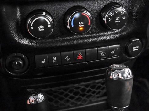 Used 2016 Jeep Wrangler Unlimited Rubicon image 22