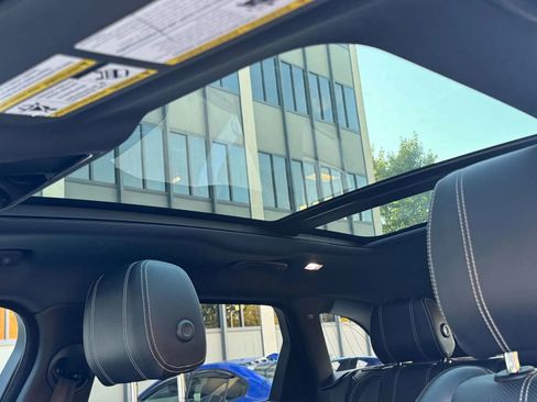 Used 2018 Land Rover Range Rover Velar R-Dynamic SE image 13