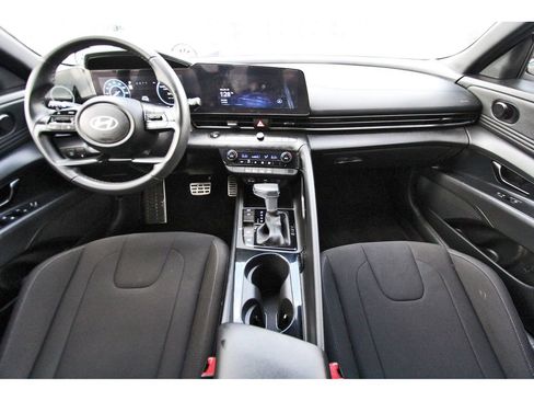 Certified 2025 Hyundai Elantra SEL image 10