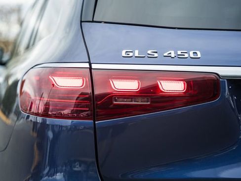 Used 2024 Mercedes-Benz GLS 450 4MATIC image 7