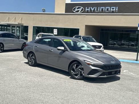 Certified 2024 Hyundai Elantra Limited FWD image 2