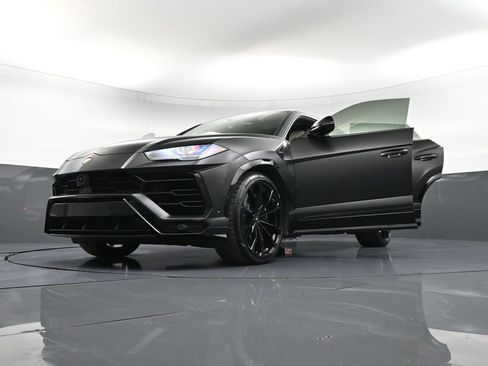 Used 2020 Lamborghini Urus image 43