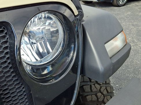 Used 2022 Jeep Wrangler Unlimited Sport image 10