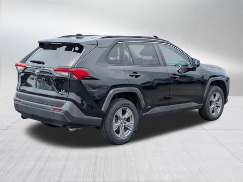 Used 2022 Toyota RAV4 LE AWD/4WD image 7