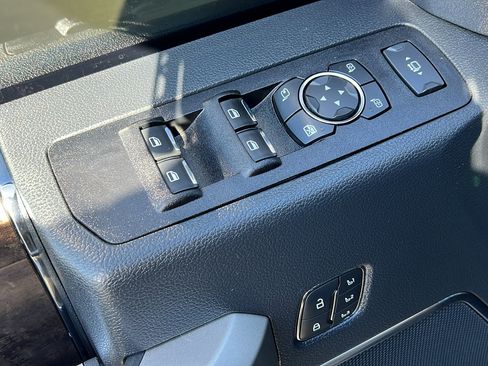 Used 2022 Ford F350 Lariat w/ Black Appearance Package image 16