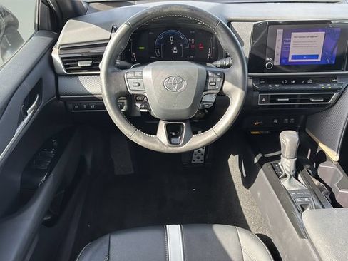 Used 2025 Toyota Camry SE w/ Convenience Package FWD image 19