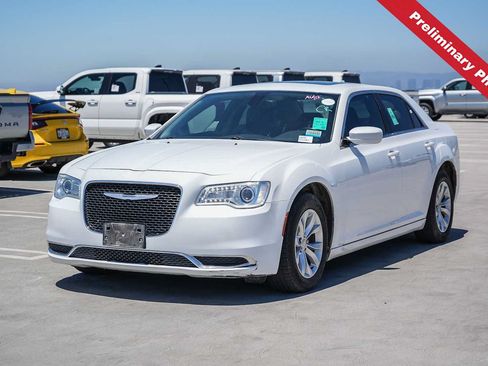 Used 2016 Chrysler 300 Limited RWD image 1