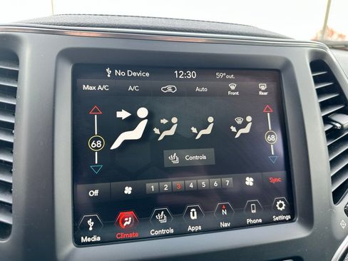 Used 2023 Jeep Cherokee Altitude Lux image 28