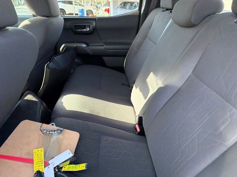 Used 2018 Toyota Tacoma TRD Sport w/ Technology Package image 31