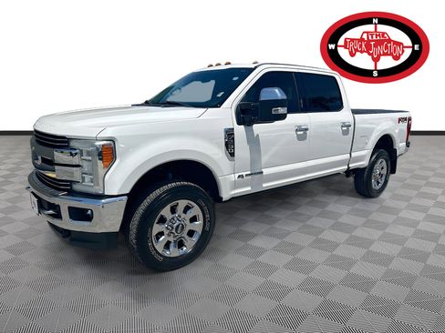 Used 2017 Ford F250 Lariat w/ Lariat Ultimate Package AWD/4WD image 3