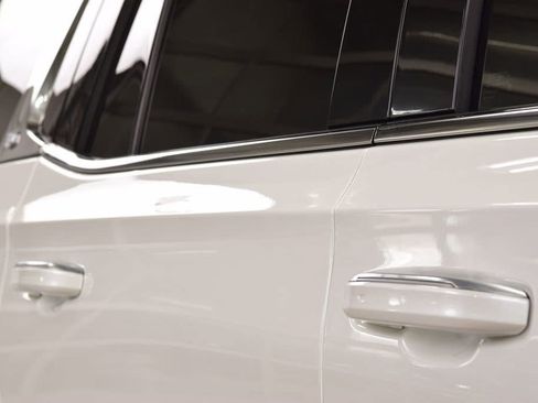Used 2023 Cadillac Escalade Premium Luxury w/ Performance Package AWD/4WD image 17