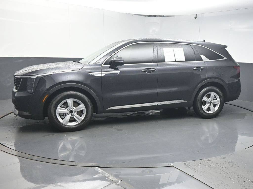 Used 2026 Kia Sorento LX FWD image 4