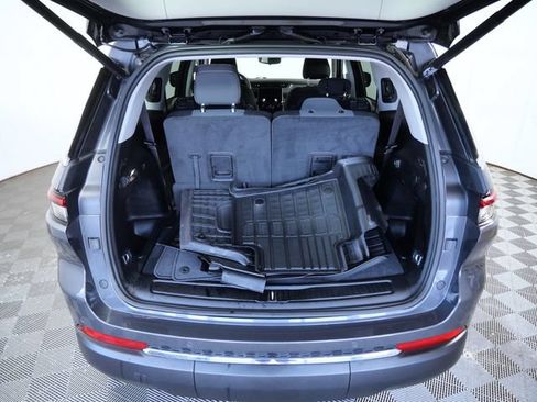 Used 2022 Jeep Grand Cherokee L Laredo w/ Luxury Tech Group I AWD/4WD image 9