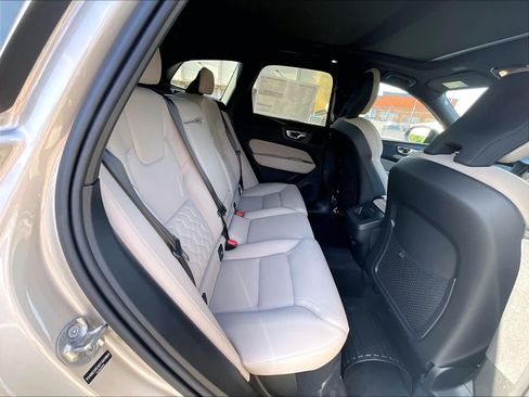 New 2027 Volvo XC60 B5 Plus AWD/4WD image 27