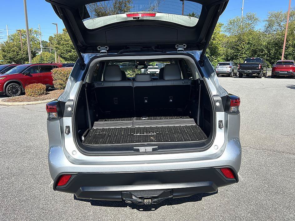 Used 2024 Toyota Highlander XLE FWD image 15