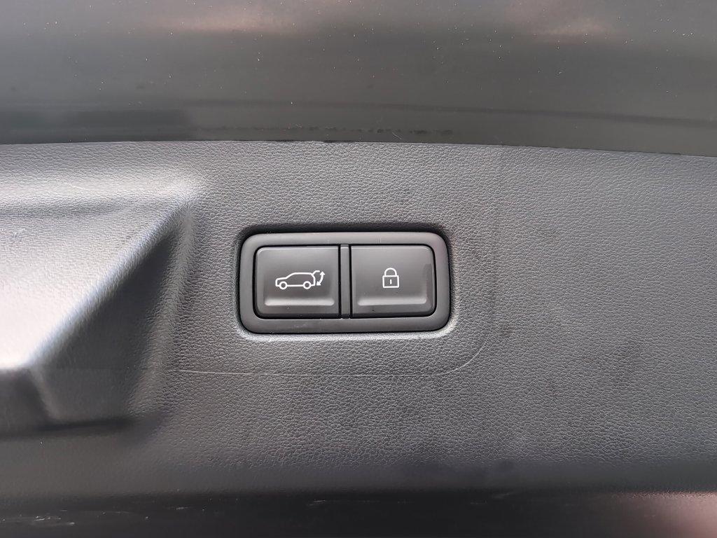 Used 2025 Hyundai Santa Fe Limited FWD image 23