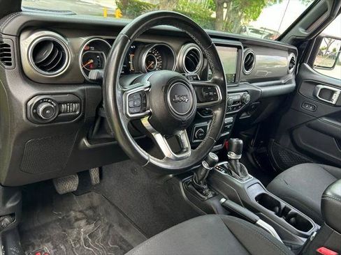 Certified 2018 Jeep Wrangler Unlimited Sahara AWD/4WD image 19