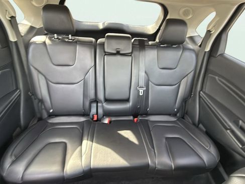 Certified 2022 Ford Edge Titanium AWD/4WD image 19