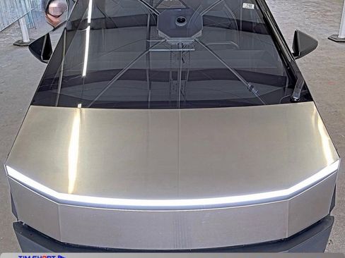 Used 2024 Tesla Model Y Long Range image 9