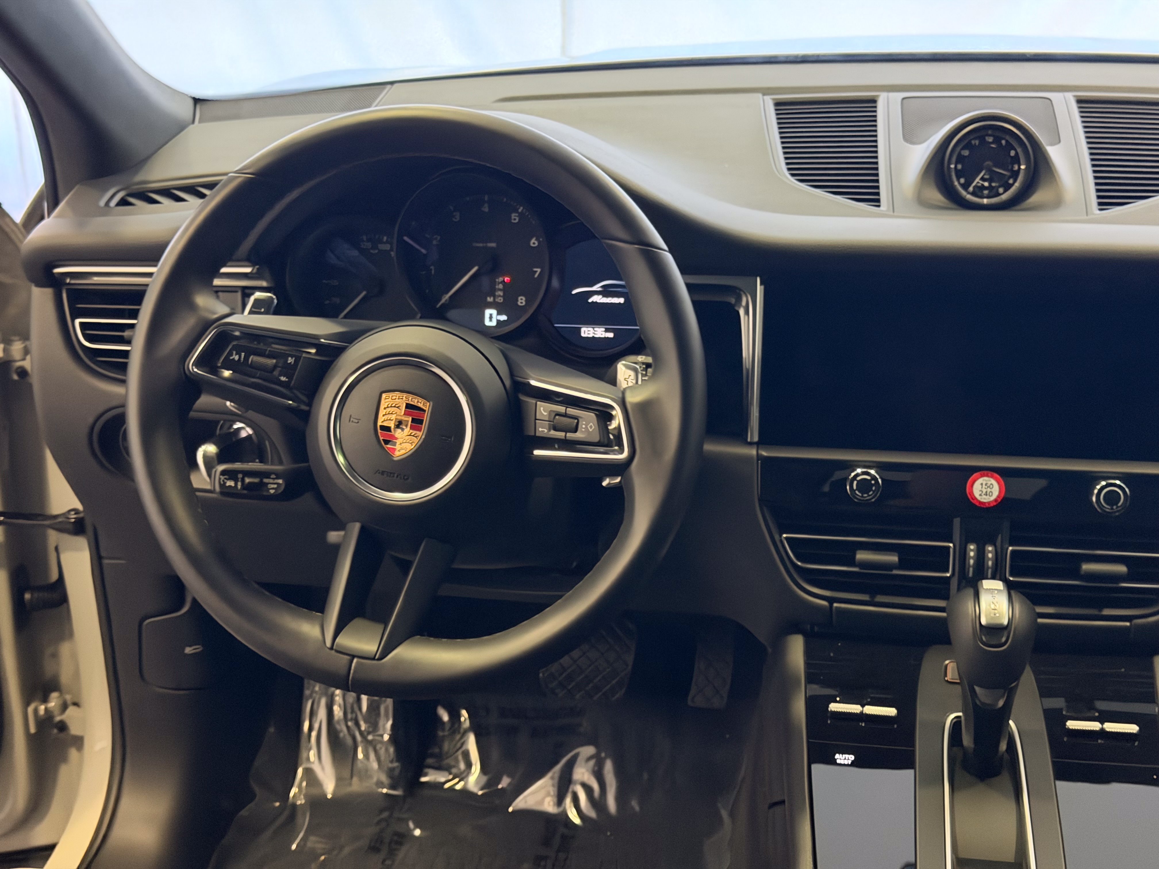 Certified 2026 Porsche Macan AWD/4WD image 20