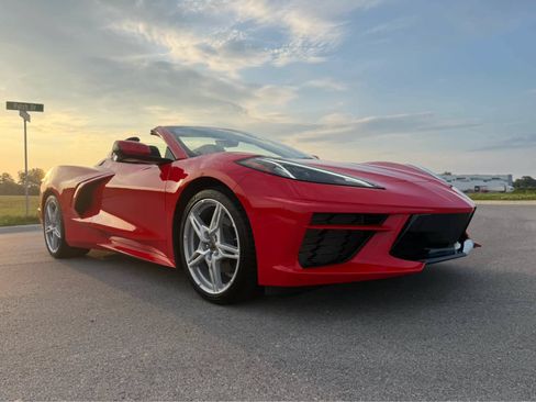 Used 2025 Chevrolet Corvette Stingray Convertible w/ 1LT RWD image 2