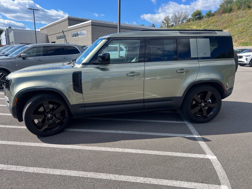 Used 2023 Land Rover Defender 110 SE AWD/4WD image 5