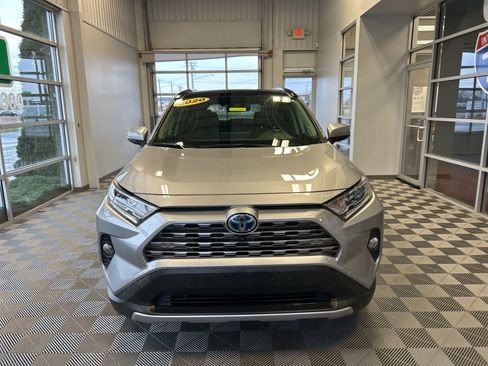 Used 2020 Toyota RAV4 Limited image 2