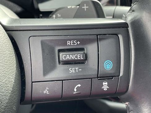 Used 2025 Nissan Pathfinder SV image 23