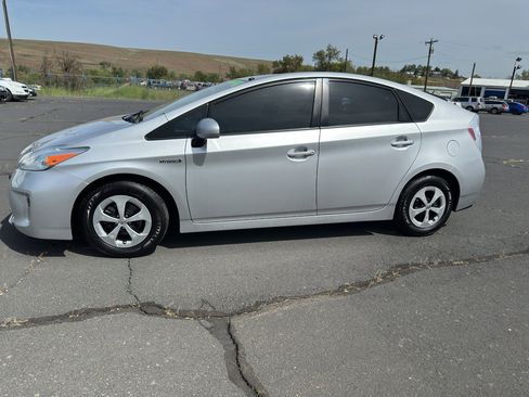 Used 2012 Toyota Prius Two FWD image 7