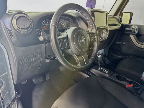 Used 2015 Jeep Wrangler Unlimited Sport w/ Connectivity Group image 9