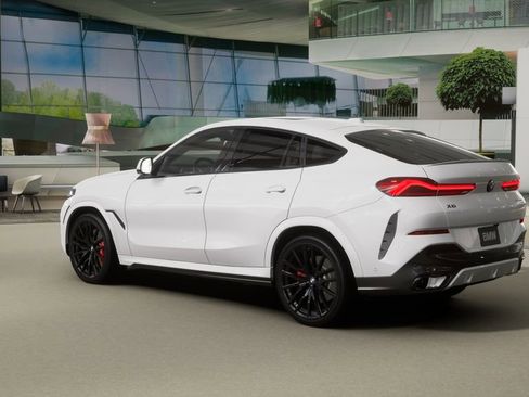 New 2026 BMW X6 xDrive40i w/ Executive Package image 2
