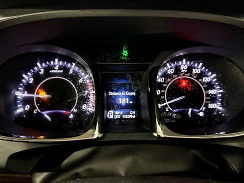 Used 2014 Toyota Avalon XLE image 16