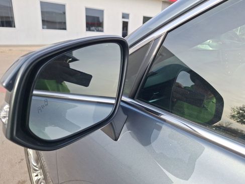 Used 2022 Toyota Venza XLE image 14