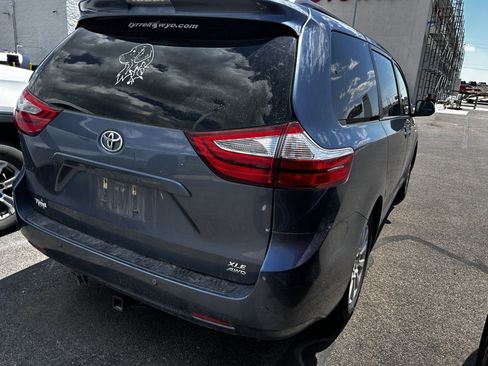 Used 2017 Toyota Sienna XLE w/ XLE Navigation Package AWD/4WD image 5
