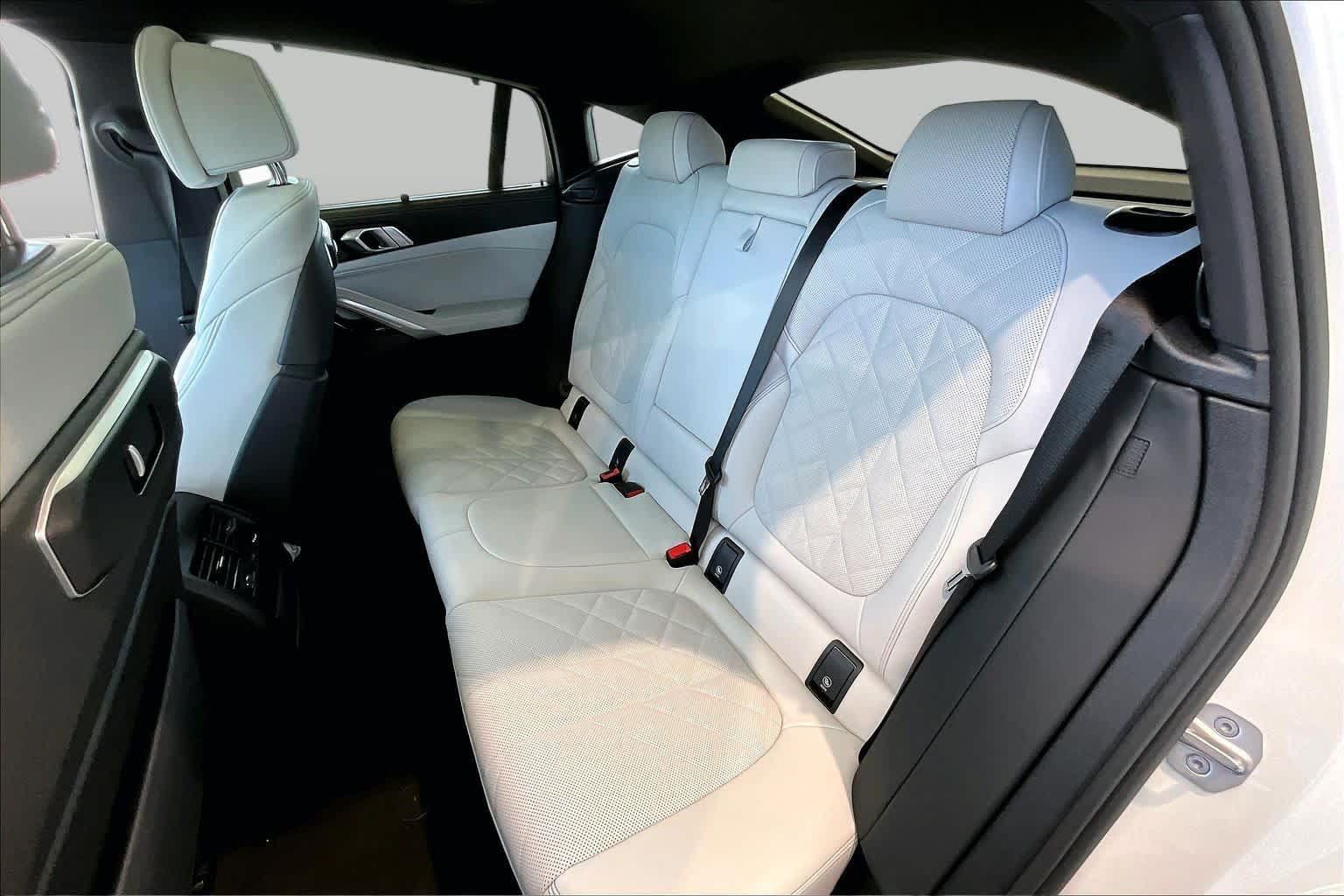 Used 2026 BMW X6 xDrive40i AWD/4WD image 22