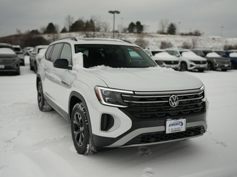 New 2026 Volkswagen Atlas Peak Edition image 1